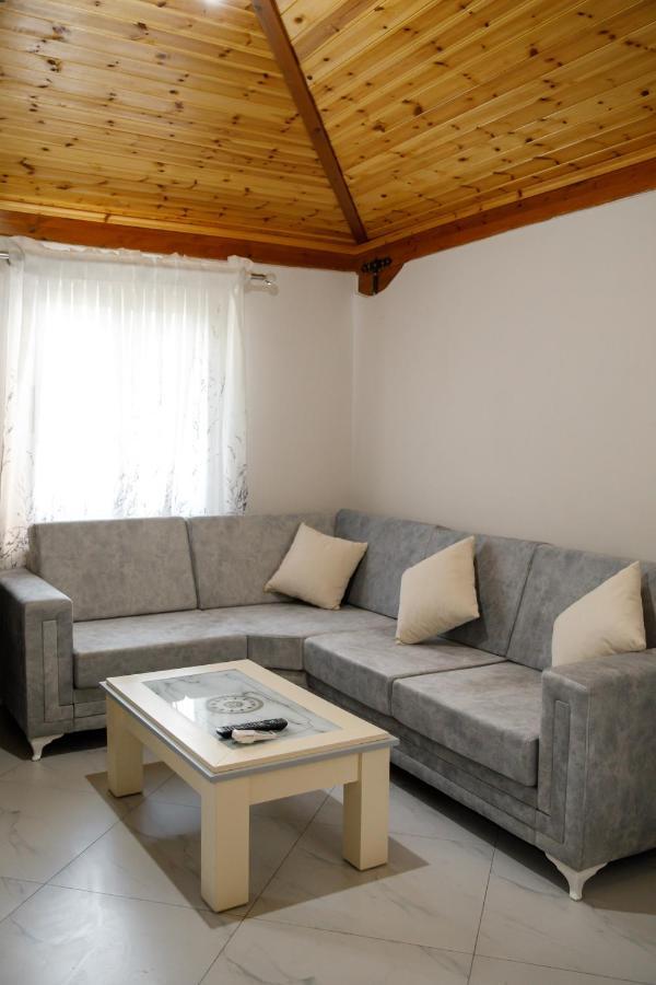 Logli Apartments Gjirokastër Esterno foto