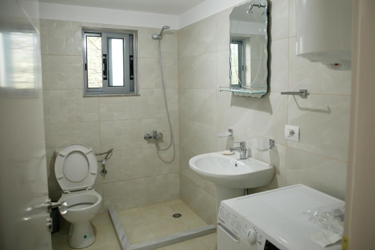 Logli Apartments Gjirokastër Esterno foto