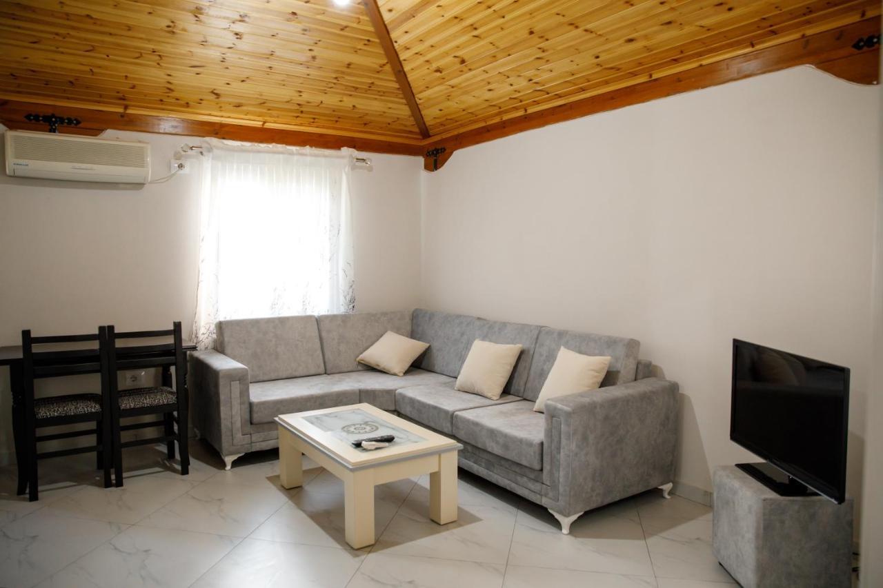 Logli Apartments Gjirokastër Esterno foto