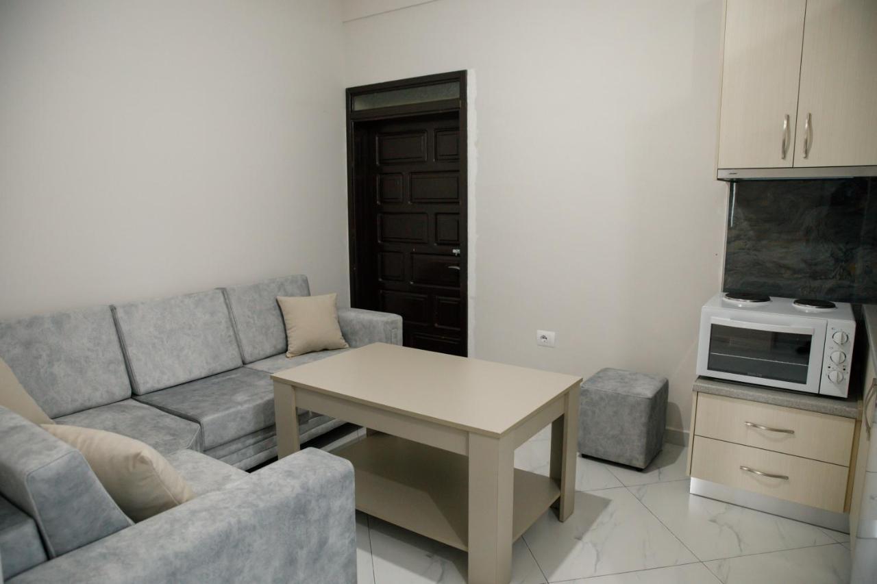 Logli Apartments Gjirokastër Esterno foto